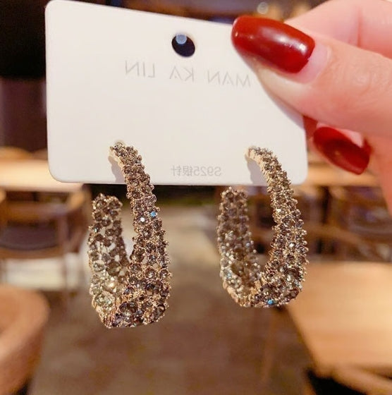 Classic diamond stud earrings